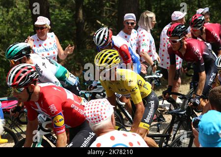 Tiesj Benoot (bel) Lotto Soudal e Anthony Delaplane (fra) Team Arkea e Daryl Impey, Mitchelton - Scott Â© Pierre Teyssot / Maxppp Foto Stock