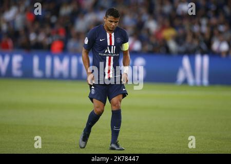 Thiago Silva di Parigi Saint-Germain reagisce durante la partita francese Ligue 1 tra Paris Saint Germain ( PSG ) e Nîmes olympique al Parc des Princes di Parigi, Francia. 11.08.2019 Foto Stock