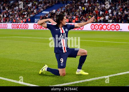 Edison Roberto Cavani #9 festeggia il primo goal durante la partita francese Ligue 1 tra Parigi Saint Germain vs Nimes Olympic allo stadio Parc des Princes il 11 agosto 2019 a Parigi, Francia. Foto Stock