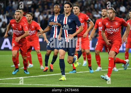 Edison Roberto Cavani #9 festeggia il primo goal durante la partita francese Ligue 1 tra Parigi Saint Germain vs Nimes Olympic allo stadio Parc des Princes il 11 agosto 2019 a Parigi, Francia. / 11/08/2019 - Francia / Ile-de-France (region) / Parigi - Foto Stock