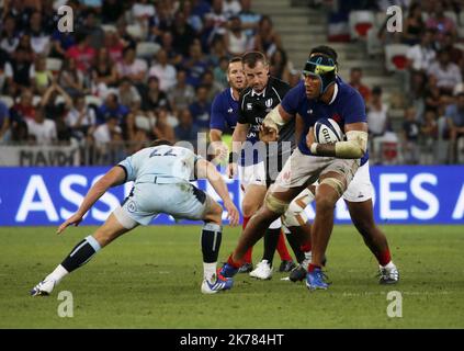 premier match de préparation à la coupé du monde de rugby de l'équipe de france contre l'écosse au stade allianz riviera. Il Rugby scozzese Philippe BERSIA prepara la Coppa del mondo Foto Stock