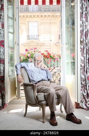 Ritratto della cineasta americana Woody Allen al Bristol Hotel di Parigi. Foto Arnaud Journois per il fine settimana parigino. Foto Stock