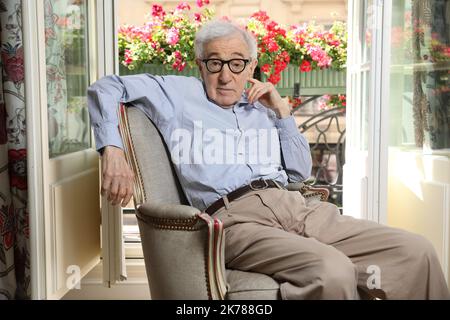 Ritratto della cineasta americana Woody Allen al Bristol Hotel di Parigi. Foto Arnaud Journois per il fine settimana parigino. Foto Stock