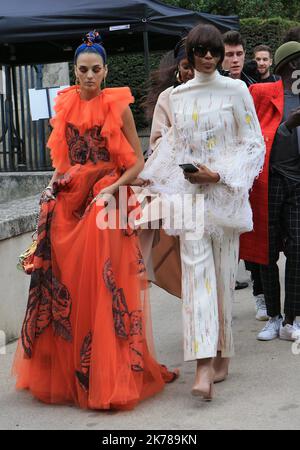 ©Pierre Teyssot/MAXPPP ; Paris Fashion Week Women SS 2020 - Valentino Fashion Show Primavera/Estate 2020, a Parigi, Francia il 29 settembre 2019, nella foto: SITA Abellan e Naomi Campbell assistono al Valentino Womenswear Primavera/Estate 2020 come parte della Paris Fashion Week di Parigi Foto Stock