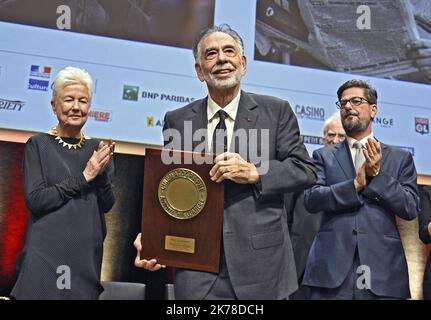 Francis Ford Coppola ici avec sa femme Eleanor et son fils Roman Francis Ford Coppola premiazione. Prix Lumiere Foto Stock