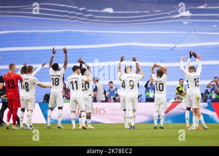 Madrid, Madrid, Spagna. 16th Ott 2022. I giocatori del Real Madrid festeggiano durante la partita di calcio della Liga tra il Real Madrid CF e il FC Barcelona allo stadio Santiago Bernabeu di Madrid, Spagna, 16 ottobre 2022 (Credit Image: © Ruben Albarran/ZUMA Press Wire) Foto Stock