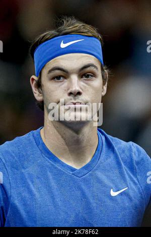 ©Sebastien Muylaert/MAXPPP - Taylor Fritz degli Stati Uniti reagisce durante il suo secondo turno contro Stefanos Tsitsipas della Grecia al torneo di tennis Rolex Paris Masters? A Parigi, France.30.10.2019 Foto Stock