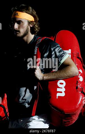 ©Sebastien Muylaert/MAXPPP - Stefanos Tsitsipas di Grecia reagisce durante il suo secondo turno contro Taylor Fritz degli Stati Uniti al torneo di tennis Rolex Paris Masters? A Parigi, France.30.10.2019 Foto Stock