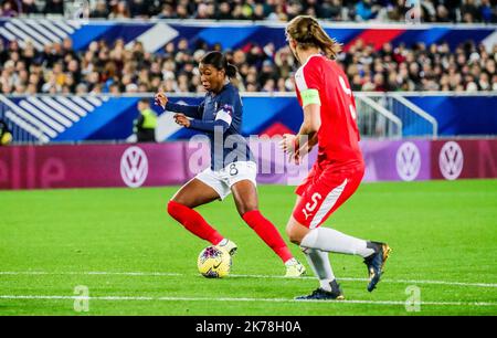 A BORDEAUX / AU MATMUT ATLANTIQUE / FOOTBALL FEMININ / EUROPEAN WOMEN'S CHAMPIONSHIP 2021 / FRANCIA / SERBIE / - 2019/11/09. Donna calcio Fnracy - Serbia Foto Stock