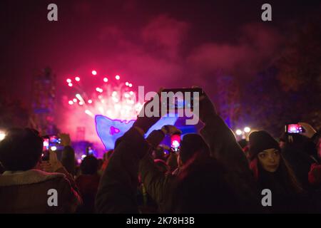 Sadak Souici / le Pictorium - 9/11/2019 - Allemagne / Berlino - 30 ans de la chute du Mur : des milliers d'Allemands raddoppia un concerto a Berlino pour un Grand.il y a trente ans, l'Allemagne vivait un evenement qui a change la face du monde. / 9/11/2019 - Germania / Berlino - 30 anni dalla caduta del Muro: Migliaia di tedeschi si sono riuniti a Berlino per un grande concerto. Trent'anni fa, la Germania viveva un evento che cambiava il volto del mondo. Foto Stock