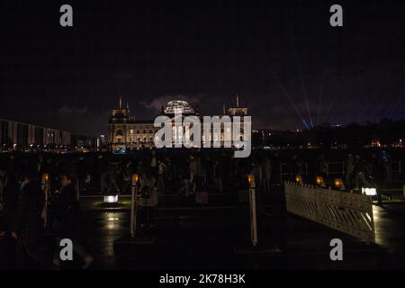 Sadak Souici / le Pictorium - 9/11/2019 - Allemagne / Berlino - 30 ans de la chute du Mur : des milliers d'Allemands raddoppia un concerto a Berlino pour un Grand.il y a trente ans, l'Allemagne vivait un evenement qui a change la face du monde. / 9/11/2019 - Germania / Berlino - 30 anni dalla caduta del Muro: Migliaia di tedeschi si sono riuniti a Berlino per un grande concerto. Trent'anni fa, la Germania viveva un evento che cambiava il volto del mondo. Foto Stock