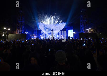 Sadak Souici / le Pictorium - 9/11/2019 - Allemagne / Berlino - 30 ans de la chute du Mur : des milliers d'Allemands raddoppia un concerto a Berlino pour un Grand.il y a trente ans, l'Allemagne vivait un evenement qui a change la face du monde. / 9/11/2019 - Germania / Berlino - 30 anni dalla caduta del Muro: Migliaia di tedeschi si sono riuniti a Berlino per un grande concerto. Trent'anni fa, la Germania viveva un evento che cambiava il volto del mondo. Foto Stock