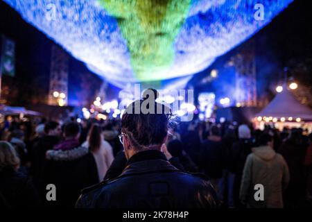 Sadak Souici / le Pictorium - 9/11/2019 - Allemagne / Berlino - 30 ans de la chute du Mur : des milliers d'Allemands raddoppia un concerto a Berlino pour un Grand.il y a trente ans, l'Allemagne vivait un evenement qui a change la face du monde. / 9/11/2019 - Germania / Berlino - 30 anni dalla caduta del Muro: Migliaia di tedeschi si sono riuniti a Berlino per un grande concerto. Trent'anni fa, la Germania viveva un evento che cambiava il volto del mondo. Foto Stock