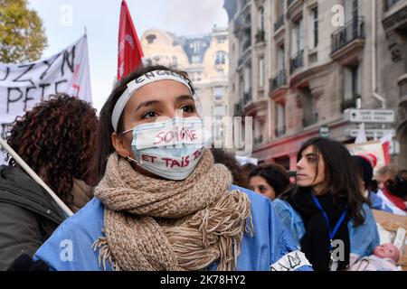 Greve et manifestation des soignants contre les reformes, le manque de moyen et contre la course a la competitivite dans les hopitaux a Paris, le 14 novembre 2019. / 2019 - Francia / Ile-de-France (regione) / Parigi - Greve e dimostrazione dei caregivers contro le riforme, la mancanza di mezzi e contro la corsa alla competitività negli ospedali di Parigi, 14 novembre 2019. Foto Stock