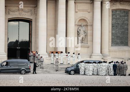 Â-PHOTOPQR/LE PARISIEN/Philippe de Poulpiquet ; Parigi ; 02/12/2019 ; Parigi (75), le 02 dÃ-cembre 2019. Hommage National aux 13 soldats tuÃ au Sahel. arrivÃ des cerceuils Ã arriÃ¨re de la cathÃ Saint-Louis des Invalides. - Cerimonia nazionale di tributo ai 13 soldati francesi morti in una collisione di elicotteri nel Mali settentrionale, presso l'Hotel National des Invalides di Parigi, Francia, 02 dicembre 2019. Tredici soldati francesi sono morti in un incidente che ha coinvolto due elicotteri durante l'operazione Barkhane contro i jihadisti in Mali il 25 novembre. Foto Stock