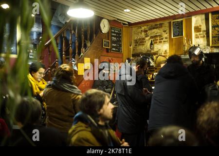 I manifestanti hanno una manifestazione contro la riforma delle pensioni a Lille, in Francia. Foto Stock