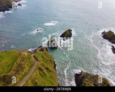 Irlanda, Contea di Kerry - Dunquin molo i situato sopra la strada panoramica Slea Head. Nei mesi estivi un traghetto porta i visitatori alla Great Blasket Island Foto Stock