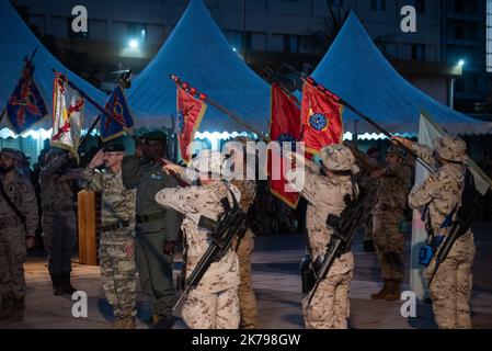 Mali/KoMali/Koulicoro/Bamako - cerimonia per il cambio di comando tra il comandante austriaco, il generale brigadiere Christian Harbersatter e l'attuale capo dell'EUTM Mali, il generale brigadiere Joao Pedro Boga Ribeiro (Portogallo). La cerimonia si è svolta presso la sede centrale dell'EUTM a Bamako alla presenza del Capo dello Stato maggiore degli eserciti Maliani, del Generale maggiore Abdoulaye Coulibaly e del Capo della MINUSMA Annadif Mahamat Saleh. Foto Stock