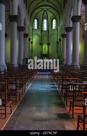 Belgio / Bruxelles / Bruxelles - la Chiesa del Convento dei Padri Carmelitani in Avenue de la Toison d'Or è vuota in questo fine settimana di Pasqua. Foto Stock