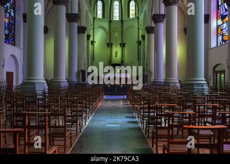 Belgio / Bruxelles / Bruxelles - la Chiesa del Convento dei Padri Carmelitani in Avenue de la Toison d'Or è vuota in questo fine settimana di Pasqua. Foto Stock