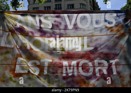 Francia / Ile-de-France (regione) / Parigi - dimostrazione da parte di caregivers alla chiamata del Sud Sante Unione in questo primo giorno del ciclo di incontro Segur de la Sante 'sul futuro dell'ospedale e gli aumenti salariali degli operatori sanitari Foto Stock