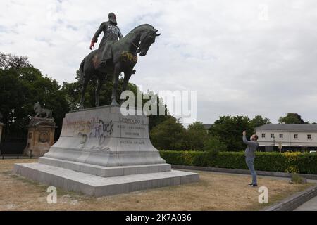 Belgio / Bruxelles / Bruxelles - Pochi giorni dopo la manifestazione Black Lives Matter e contro la violenza in comune nella capitale, la statua del re belga Leopoldo II è stata vandalizzata, rilanciando il dibattito nazionale sulla questione coloniale. Foto Stock