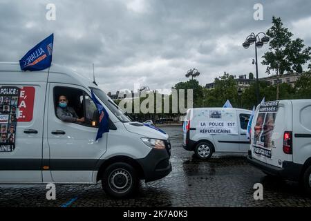 Â-Michael Bunel / le Pictorium/MAXPPP - Michael Bunel / le Pictorium - 12/06/2020 - Francia / Ile-de-France / Parigi - manifestation de policiers depuis les Champs Elysees jusque sur la Place Beauvau ou se trouve le ministere de l'Interieur. ILS manifestent contre les mesures pries par Christophe Castaner, ministre de l'Interieur. 12 juin 2020. Parigi, Francia. / 12/06/2020 - Francia / Ile-de-France (regione) / Parigi - manifestazione di polizia dagli Champs Elysees a Place Beauvau dove si trova il Ministro degli interni. Essi si sono dimostrati contrari alle misure adottate da Christophe Casta Foto Stock