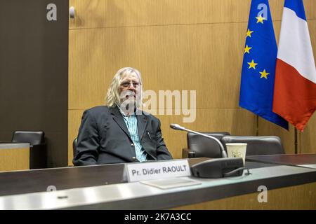 ©Sebastien Muylaert/MAXPPP - Professore francese Didier Raoult durante una commissione parlamentare d'inchiesta sulla crisi del coronavirus presso l'Assemblea nazionale francese di Parigi. Leader politici, consulenti governativi e direttori delle agenzie sanitarie parteciperanno a questa indagine sul modo in cui il governo francese ha gestito l'epidemia di Covid-19. 24.06.2020 Foto Stock