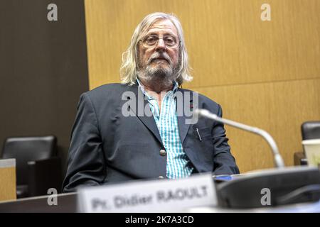 ©Sebastien Muylaert/MAXPPP - Professore francese Didier Raoult durante una commissione parlamentare d'inchiesta sulla crisi del coronavirus presso l'Assemblea nazionale francese di Parigi. Leader politici, consulenti governativi e direttori delle agenzie sanitarie parteciperanno a questa indagine sul modo in cui il governo francese ha gestito l'epidemia di Covid-19. 24.06.2020 Foto Stock