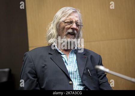 ©Sebastien Muylaert/MAXPPP - Professore francese Didier Raoult durante una commissione parlamentare d'inchiesta sulla crisi del coronavirus presso l'Assemblea nazionale francese di Parigi. Leader politici, consulenti governativi e direttori delle agenzie sanitarie parteciperanno a questa indagine sul modo in cui il governo francese ha gestito l'epidemia di Covid-19. 24.06.2020 Foto Stock