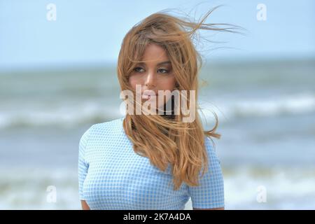 Zahia Dehar stilista algerino-francese durante il Cabourg Film Festival 2020 giugno Foto Stock