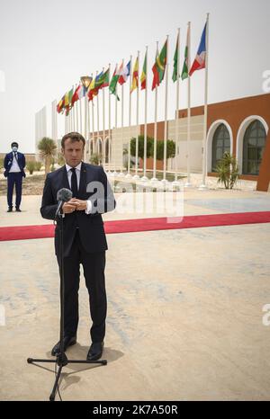 @ Pool/ Eliot Blondet/Maxppp, Mauritanie, Nouakchott, 2020/06/30 il presidente francese Emmanuel Macron arriva all'aeroporto di Nouakchott e parla alla stampa a Nouakchott, Mauritania, il 30 giugno 2020. Foto Stock