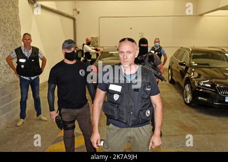 ©PHOTOPQR/l'EST REPUBLICAIN/Franck LALLEMAND ; Besancon ; 24/07/2020 ; Besancon (25) Arrivée au tribunal de Besancon du Chilien Nicolas ZEPEDA (extrade du Chili dans l'affaire de l'extraition de l'étudijaponmes de la Narummes par i). Foto ER/Franck Lallemand - Besancon, Francia, 24th 2020 luglio - arrivo alla corte di Besancon del cileno Nicolas Zepeda accusato di aver ucciso uno studente giapponese in Francia quasi quattro anni fa durante il processo di estradizione. Nicolas Zepeda, 29 anni, era stato agli arresti domiciliari nell’appartamento di sua madre nella località di Viña del Mar, 120 kilome Foto Stock