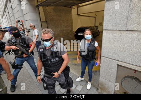 ©PHOTOPQR/l'EST REPUBLICAIN/Franck LALLEMAND ; Besancon ; 24/07/2020 ; Besancon (25) Arrivée au tribunal de Besancon du Chilien Nicolas ZEPEDA (extrade du Chili dans l'affaire de l'extraition de l'étudijaponmes de la Narummes par i). Foto ER/Franck Lallemand - Besancon, Francia, 24th 2020 luglio - arrivo alla corte di Besancon del cileno Nicolas Zepeda accusato di aver ucciso uno studente giapponese in Francia quasi quattro anni fa durante il processo di estradizione. Nicolas Zepeda, 29 anni, era stato agli arresti domiciliari nell’appartamento di sua madre nella località di Viña del Mar, 120 kilome Foto Stock