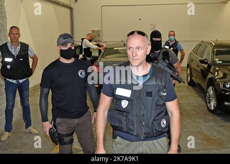 ©PHOTOPQR/l'EST REPUBLICAIN/Franck LALLEMAND ; Besancon ; 24/07/2020 ; Besancon (25) Arrivée au tribunal de Besancon du Chilien Nicolas ZEPEDA (extrade du Chili dans l'affaire de l'extraition de l'étudijaponmes de la Narummes par i). Foto ER/Franck Lallemand - Besancon, Francia, 24th 2020 luglio - arrivo alla corte di Besancon del cileno Nicolas Zepeda accusato di aver ucciso uno studente giapponese in Francia quasi quattro anni fa durante il processo di estradizione. Nicolas Zepeda, 29 anni, era stato agli arresti domiciliari nell’appartamento di sua madre nella località di Viña del Mar, 120 kilome Foto Stock