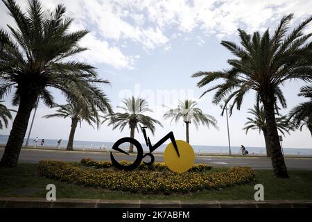 ©PHOTOPQR/NICE MATIN/Dylan Meiffret ; Nice ; 28/07/2020 ; NICE, le 28/07/2020, Illustrazione tour de france 2020 dont le départ se fera à Nice dans 1 mois. – Il 2020 Tour de France sarà la 107th° edizione di gara, con una partenza a Nizza. Il Tour de France 2020 si terrà dal 29 agosto al 20 settembre. Foto Stock