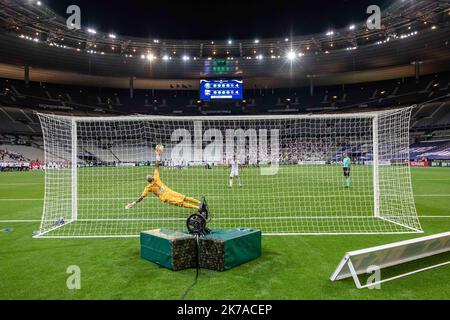 Aurelien Morissard / IP3; Keylor Navas, portiere di Parigi Saint Germain, durante la partita finale di calcio della Coppa di Lega di calcio a caccia di rigore tra Parigi Saint Germain (PSG) e Olympique Lyonnais (OL), nello Stade de France di Saint-Denis vicino a Parigi, Francia, 31 luglio 2020. Foto Stock