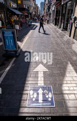 ©Arnaud BEINAT/Maxppp. 2020/07/31. Ostende, Belgio. Le Mesures de précautions contre le Covid 19 dans la principal rue de la République. Foto Stock