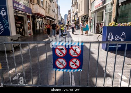 ©Arnaud BEINAT/Maxppp. 2020/07/31. Ostende, Belgio. Le Mesures de précautions contre le Covid 19 dans la principal rue de la République. Foto Stock