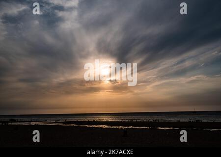 ©Arnaud BEINAT/Maxppp. 2020/07/31. Ostende, Belgio. Touristes et vacanciers sur le bord de mer au centre ville. Foto Stock