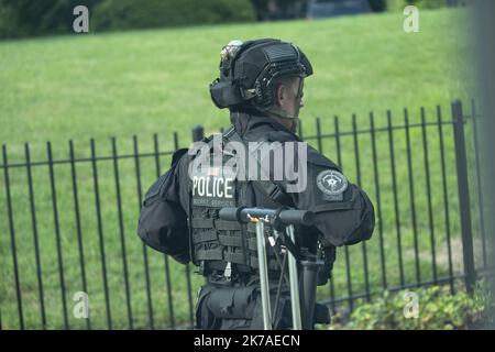 STEFANIE REYNOLDS/UPI/MAXPPP - Un agente di servizio segreto è visto fuori della Sala Briefing della Casa Bianca dopo che il presidente Trump è stato brevemente rimosso da un briefing della stampa su un rischio per la sicurezza al di fuori della Casa Bianca, a Washington, DC lunedì 10 agosto 2020. Foto di Stefani Reynolds/UPI Foto Stock