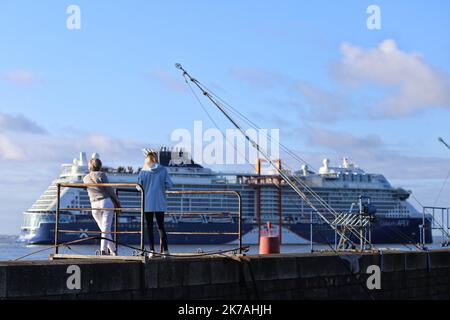 ©PHOTOPQR/PRESSE OCEAN/Romain Boulanger ; ; ; ; SAINT NAZAIRE LE DIMANCHE 23 AOUT 2020, LEAVE DU CELEBRITY APEX EST un PAQUEBOT DE CELEBRITY CRUISS, CONSTRUIT AUX CHANTIERS DE l'ATLANTIQUE la nuova nave da crociera Celebrity 'Celebrity Apex' costruita presso i cantieri di Les Chantiers de l'Atlantiers de l'Atlantique, il 23 agosto, in Francia, 2020, Saint-Nazaire, in Francia, Foto Stock