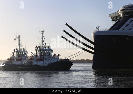 ©PHOTOPQR/PRESSE OCEAN/Romain Boulanger ; ; ; ; SAINT NAZAIRE LE DIMANCHE 23 AOUT 2020, LEAVE DU CELEBRITY APEX EST un PAQUEBOT DE CELEBRITY CRUISS, CONSTRUIT AUX CHANTIERS DE l'ATLANTIQUE la nuova nave da crociera Celebrity 'Celebrity Apex' costruita presso i cantieri di Les Chantiers de l'Atlantiers de l'Atlantique, il 23 agosto, in Francia, 2020, Saint-Nazaire, in Francia, Foto Stock