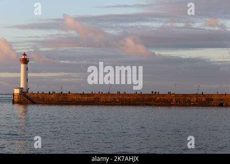 ©PHOTOPQR/PRESSE OCEAN/Romain Boulanger ; ; ; ; SAINT NAZAIRE LE DIMANCHE 23 AOUT 2020, LEAVE DU CELEBRITY APEX EST un PAQUEBOT DE CELEBRITY CRUISS, CONSTRUIT AUX CHANTIERS DE l'ATLANTIQUE la nuova nave da crociera Celebrity 'Celebrity Apex' costruita presso i cantieri di Les Chantiers de l'Atlantiers de l'Atlantique, il 23 agosto, in Francia, 2020, Saint-Nazaire, in Francia, Foto Stock