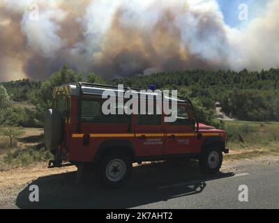 ©PHOTOPQR/LA PROVENCE/GUEROULT Serge ; Istres ; 24/08/2020 ; Incendie près d'Istres : le feu a déjà parcouru 450 ettari, 700 pompiers engagés fuoco vicino Istres: L'incendio ha già coperto 450 ettari. Agosto 24, 2020 Foto Stock