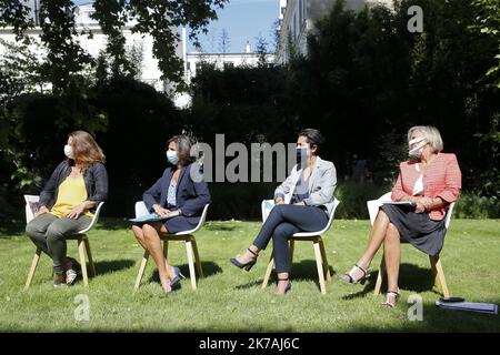 ©Sebastien Muylaert/MAXPPP - Sarah El Hairy secretataire d'etat chargee de la jeunesse et de l'engagement, Roxana Maracineanu ministre deleguee chargee des sports, Nathalie Elimas secretaire d'etat chargee de l'Education prioritaire et Sophie Cluzel secretaire d'etat chargee des personnes handicap leors de la conference de presse de la rentree scolaire 2020 au ministere de l'Education nationale. Parigi, 26.08.2020 - Parigi, Francia, 26th 2020 agosto - Ministero dell'istruzione : conferenza stampa sulle direttive decise dal governo per combattere la diffusione degli anni 'covid19 (coronavirus) Foto Stock