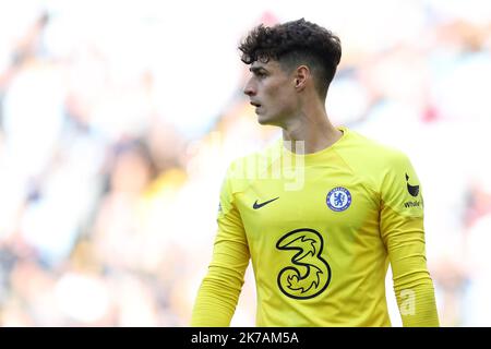 Birmingham, Regno Unito. 16th Ott 2022. Kepa Arrizabalaga, il portiere di Chelsea guarda su. Partita della Premier League, Aston Villa contro Chelsea al Villa Park di Birmingham domenica 16th ottobre 2022. Questa immagine può essere utilizzata solo per scopi editoriali. Solo per uso editoriale, licenza richiesta per uso commerciale. Non è utilizzabile nelle scommesse, nei giochi o nelle pubblicazioni di un singolo club/campionato/giocatore. pic di Andrew Orchard/Andrew Orchard sports photography/Alamy Live news Credit: Andrew Orchard sports photography/Alamy Live News Foto Stock