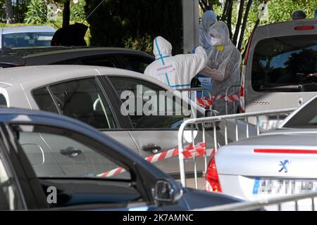 ©PHOTOPQR/LE MIDI LIBRE/JEAN MICHEL MART ; MONTPELLIER ; 02/09/2020 ; MONTPELLIER / PARKING DU DOMAINE D'O / DRIVE TEST COVID / CORONAVIRUS Foto Stock