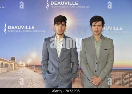 ©PHOTOPQR/OUEST FRANCE/Daniel FOURAY ; Deauville ; 05/09/2020 ; Deauville . 46e festival du cinéma américain . Foto Call du film Teddy . Ludovic Boukherma . Réalisateur . Zoran Boukherma . Réalisateur . - Festival del cinema americano a Deauville, Francia, il settembre 5th 2020 Foto Stock