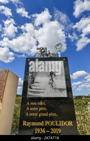 ©PHOTOPQR/POPULAIRE DU CENTRE/Thomas JOUHANNAUD ; ; 10/09/2020 ; Passage du Tour de France à Saint Léonard de Noblat hommage à Poulidor - 2020/09/10. Tour de France tappa 12. Foto Stock